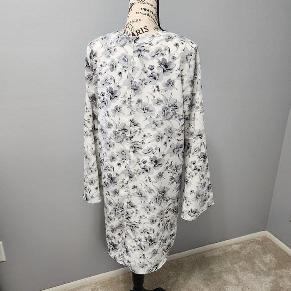 Sugarlips Gray and White Bell Sleeve Midi Dress Size XS - Picture 4 of 10